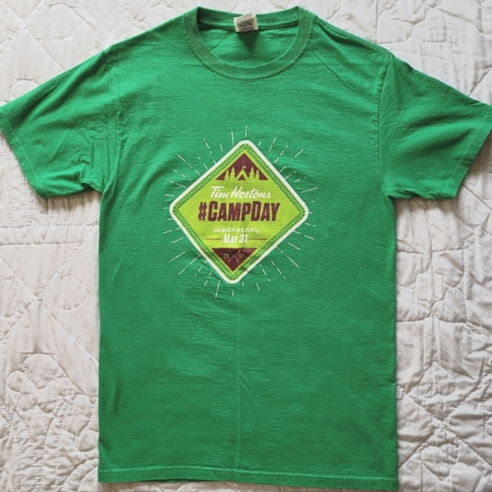 10/$20 ❄️ Tim Hortons Camp Day Tee